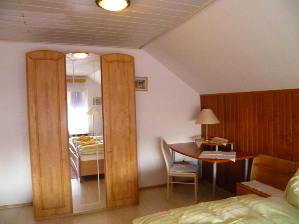 Hotel Rotbuche Westoverledingen Room photo